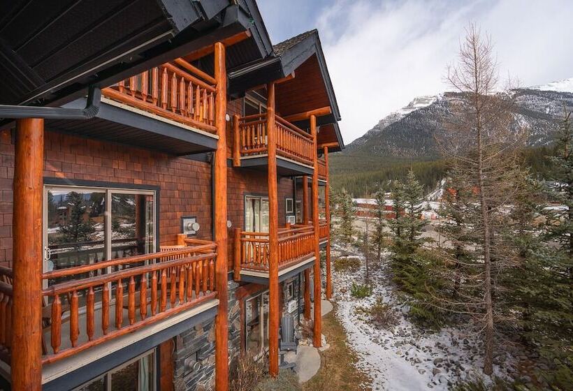 הוסטל A Bear And Bison Country Inn