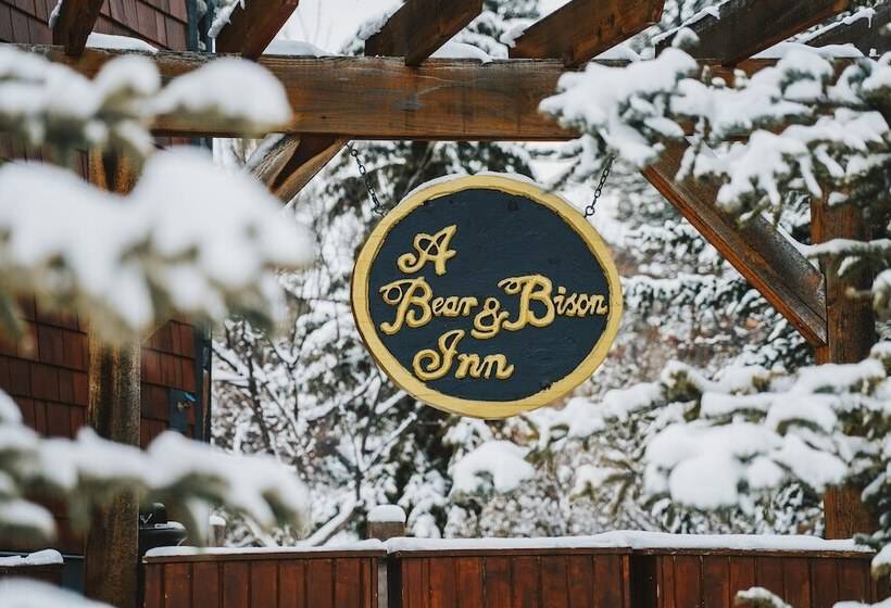 הוסטל A Bear And Bison Country Inn