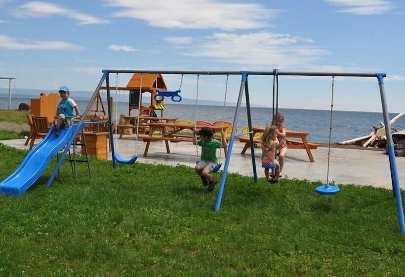 הוסטל Auberge Du Marchand