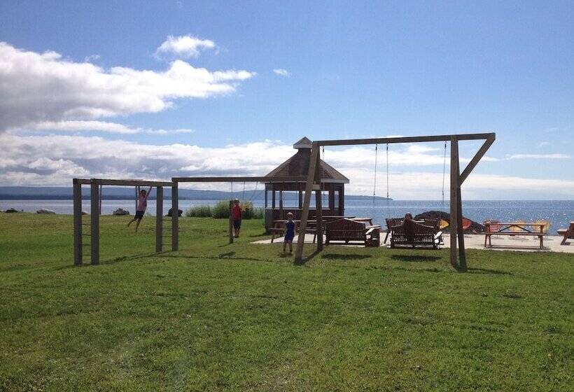 הוסטל Auberge Du Marchand