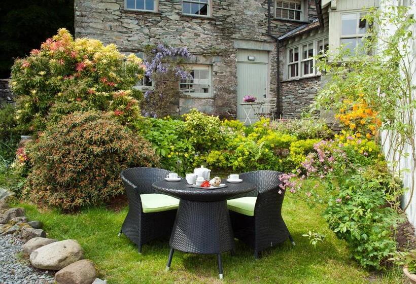 Общежитие Eltermere Inn