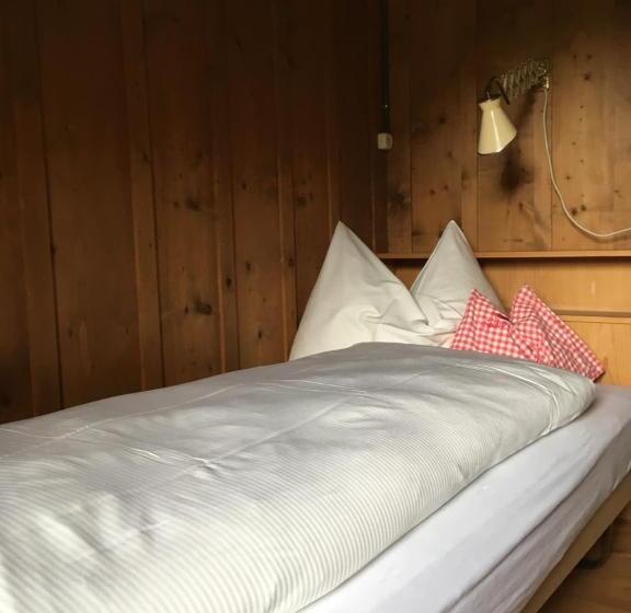 הוסטל Gasthaus Spinas