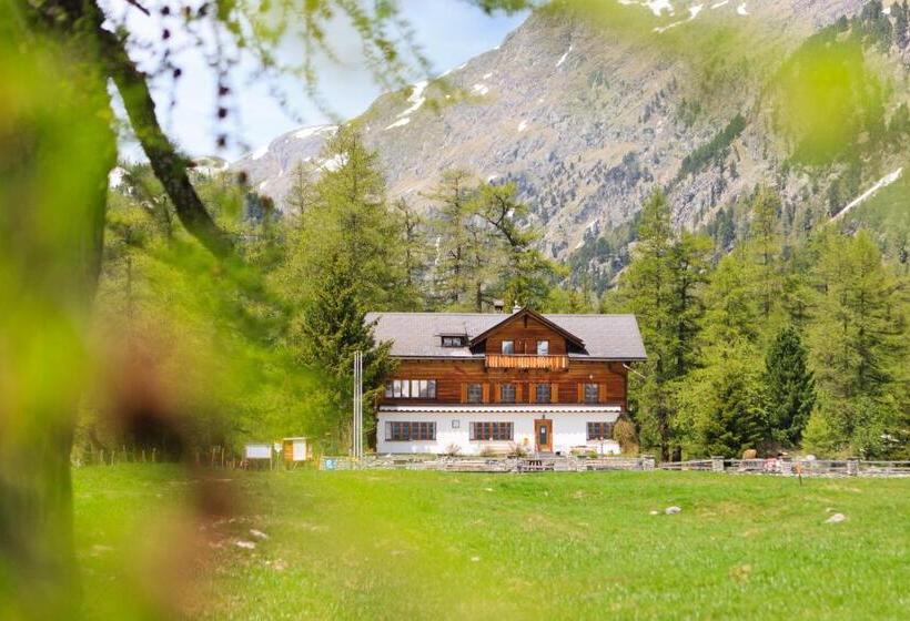 הוסטל Gasthaus Spinas