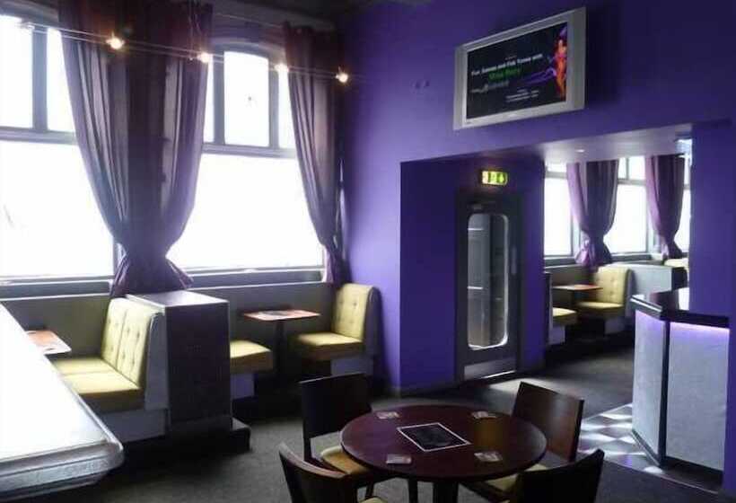 ユースホステル Manhattans