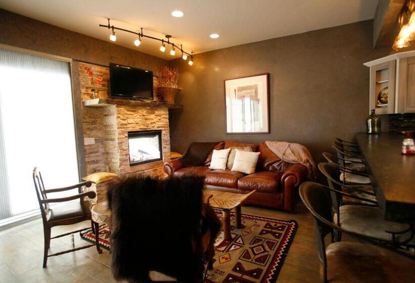 فندق صغير Swan River Inn