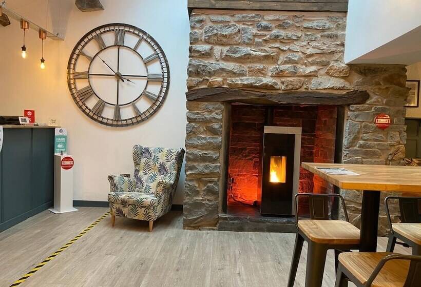 فندق صغير The Golden Fleece Inn