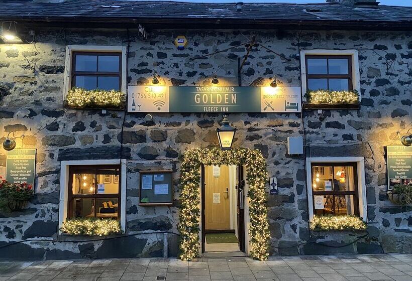 فندق صغير The Golden Fleece Inn