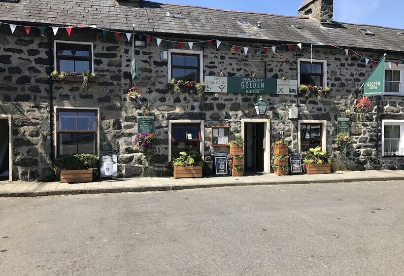 فندق صغير The Golden Fleece Inn