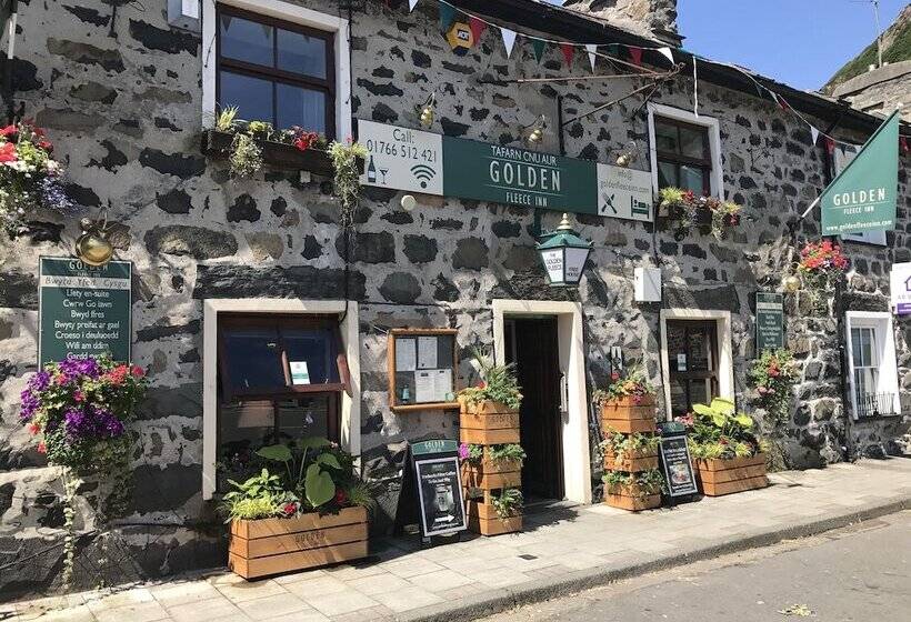 فندق صغير The Golden Fleece Inn
