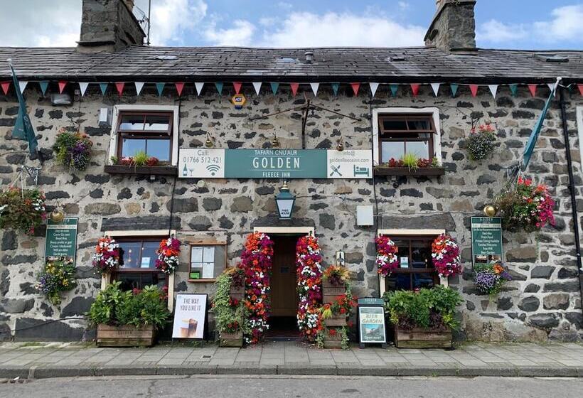 فندق صغير The Golden Fleece Inn