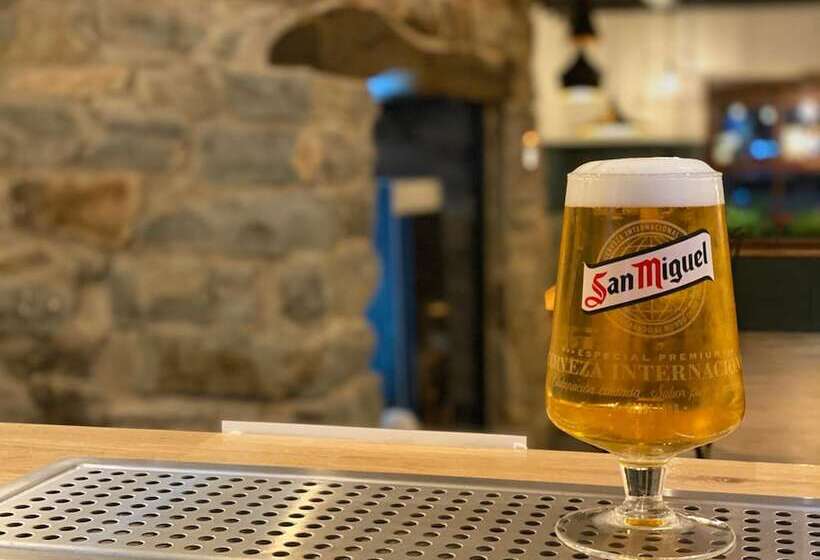 فندق صغير The Golden Fleece Inn