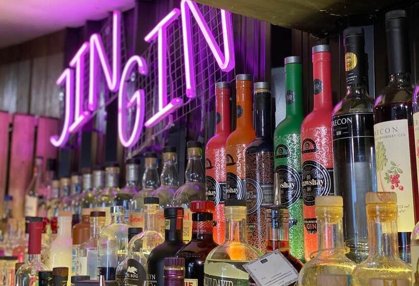 فندق صغير The Golden Fleece Inn