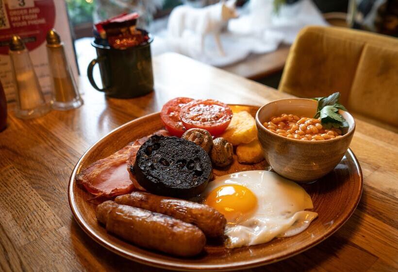 فندق صغير The Golden Fleece Inn