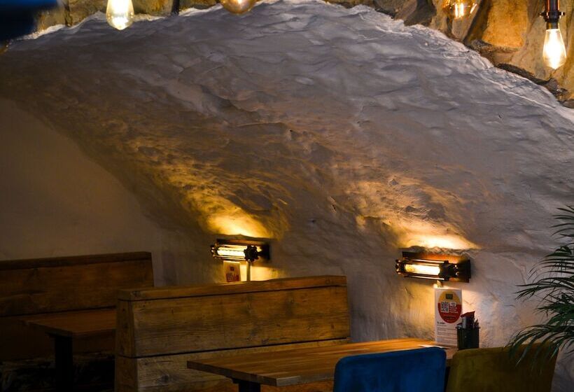 فندق صغير The Golden Fleece Inn