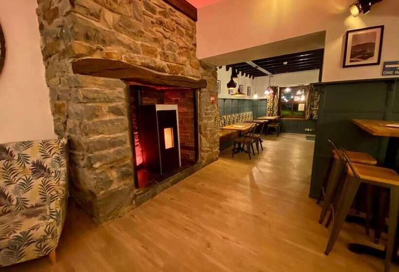 فندق صغير The Golden Fleece Inn