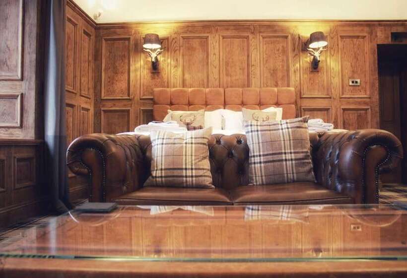 فندق صغير The Golden Fleece Inn