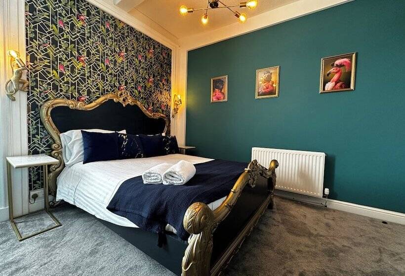 فندق صغير The Golden Fleece Inn