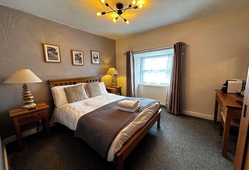 فندق صغير The Golden Fleece Inn