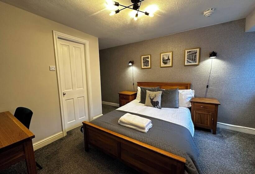 فندق صغير The Golden Fleece Inn