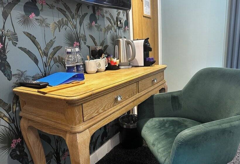 فندق صغير The Golden Fleece Inn