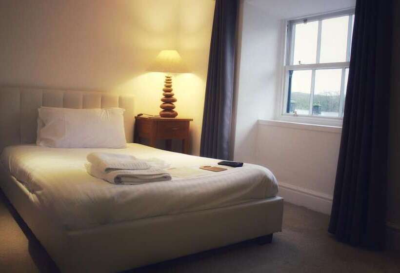 فندق صغير The Golden Fleece Inn