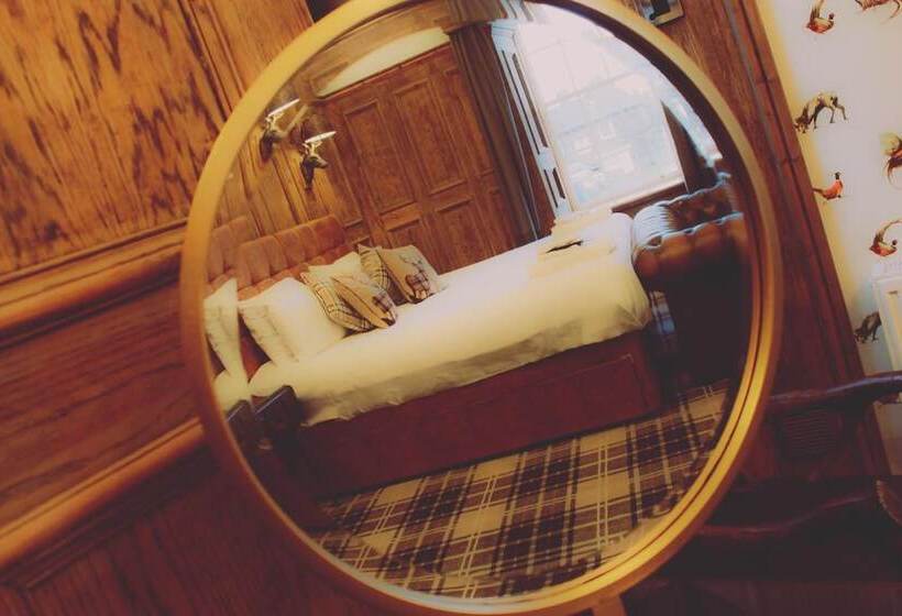 فندق صغير The Golden Fleece Inn