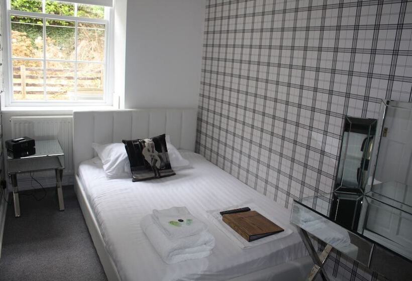 فندق صغير The Golden Fleece Inn