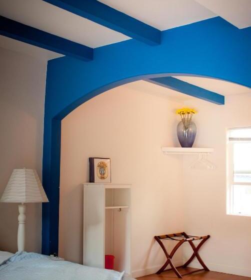 فندق صغير The Islander Inn