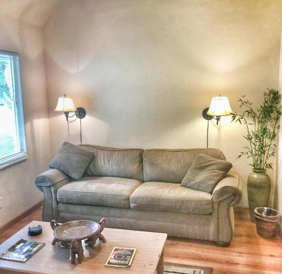 فندق صغير The Islander Inn