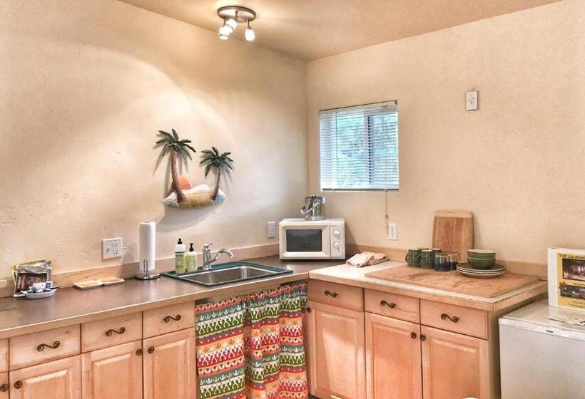 فندق صغير The Islander Inn