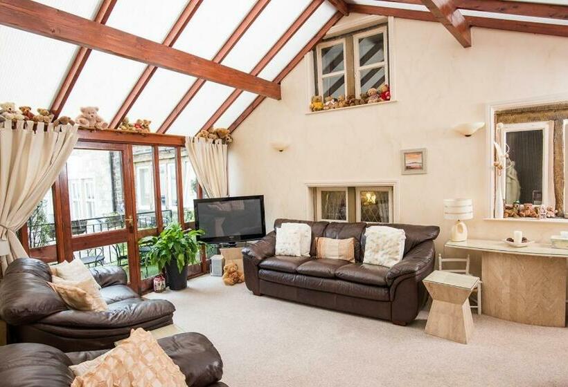 旅馆 The Old Bell Inn