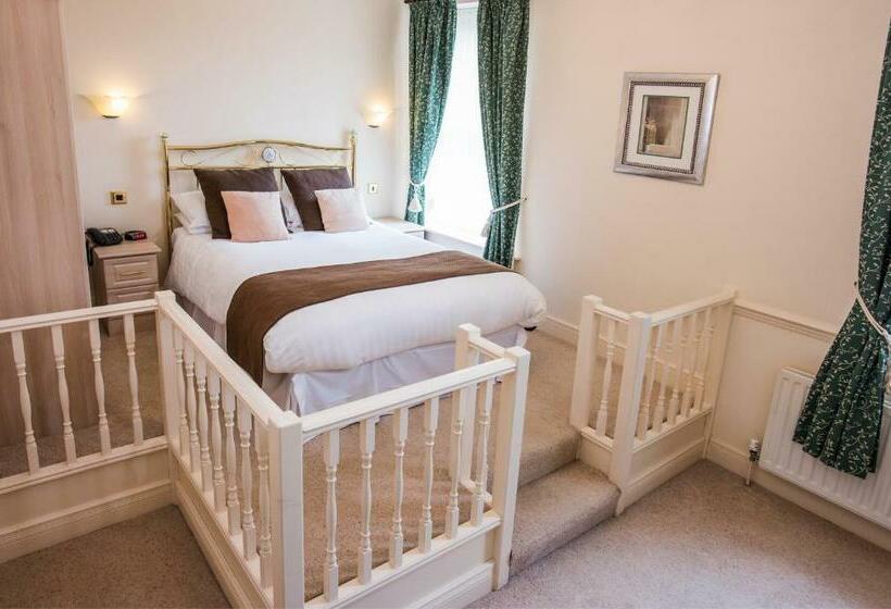 旅馆 The Old Bell Inn