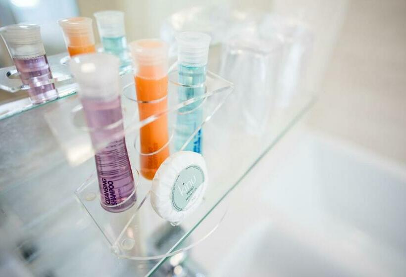 旅馆 The Old Bell Inn