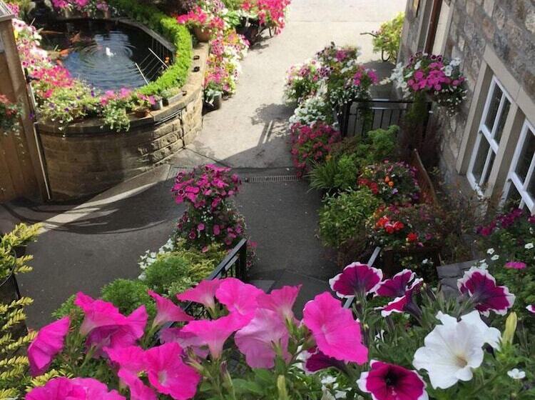 旅馆 The Old Bell Inn