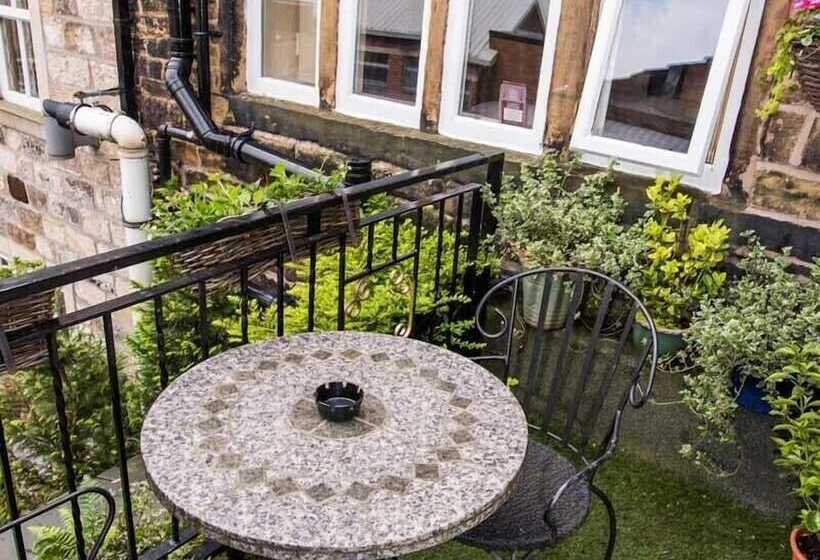 旅馆 The Old Bell Inn