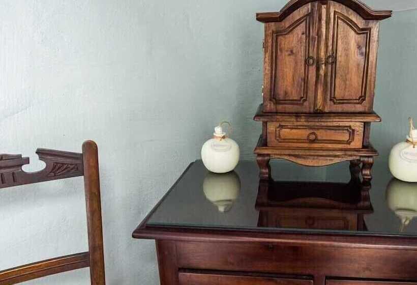 旅馆 The Old Bell Inn