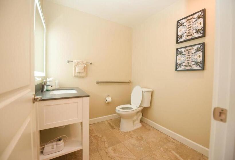 הוסטל Waterside Suites And Marina