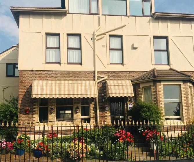 مبيت وإفطار The Bebington