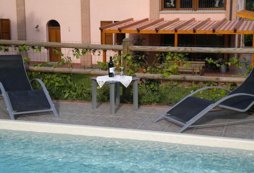 فندق Agriturismo Il Cavicchio