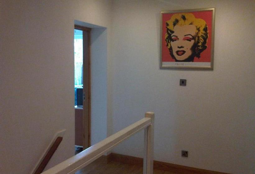 פנסיון Acer Guest House