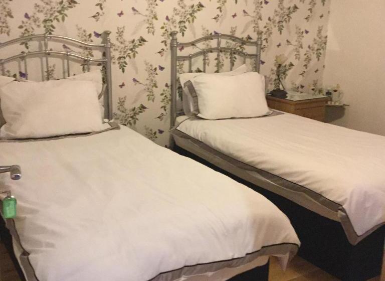 פנסיון Acer Guest House