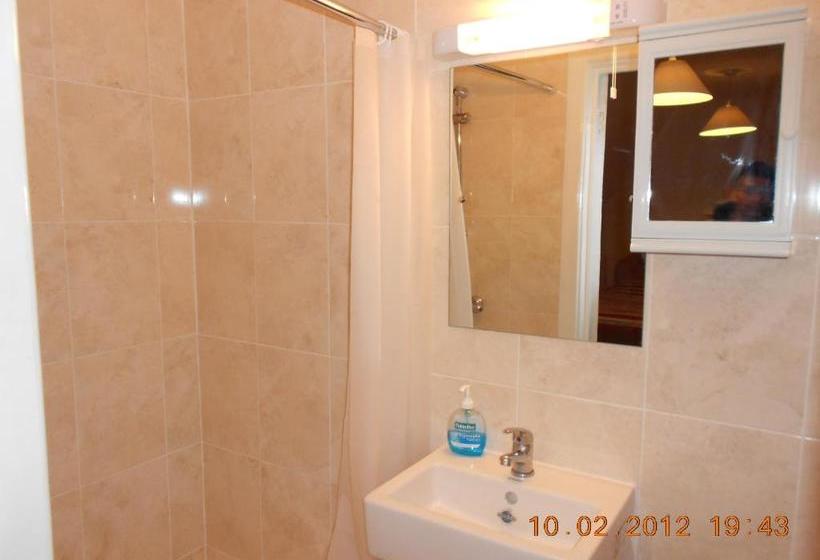 بنسيون Acorn Lodge Guest House