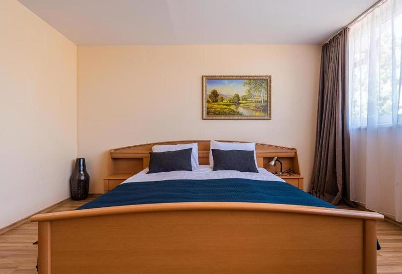 پانسیون Aidaras