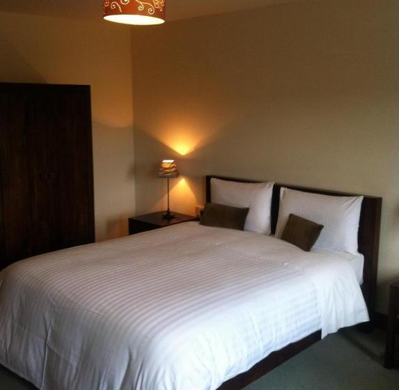 פנסיון All The Twos Lodge