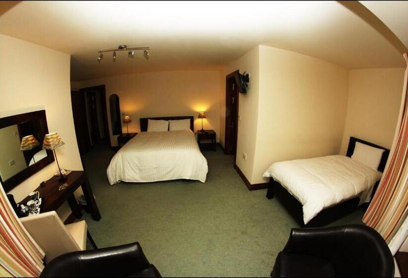 פנסיון All The Twos Lodge