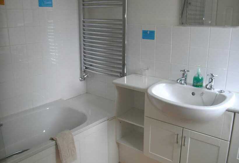 بنسيون Cranston House