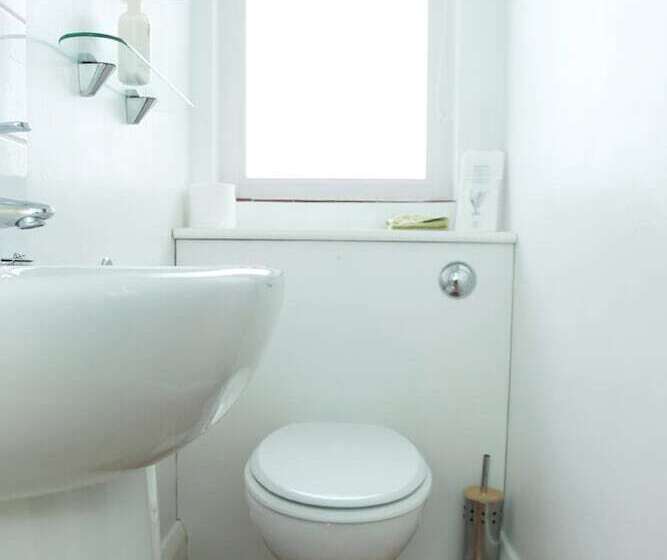 Пансион Cranston House