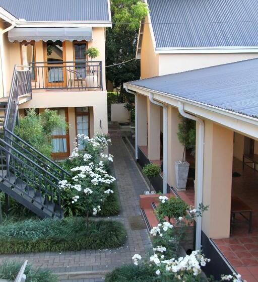 פנסיון Del Roza Guest House