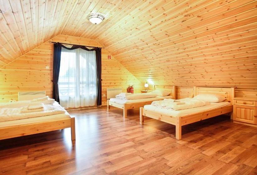 Пансион Family Panzio Es Apartman Hazak