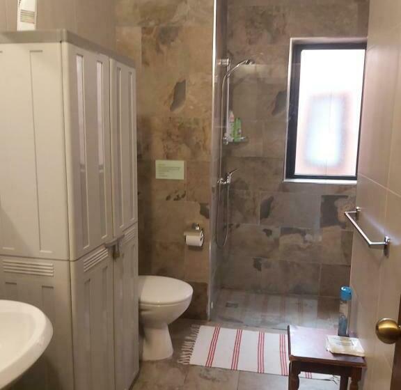 پانسیون Green Grove Guest House